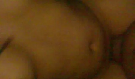 Um motorista de táxi bateu um passageiro video caseiro dando o cu no banco.