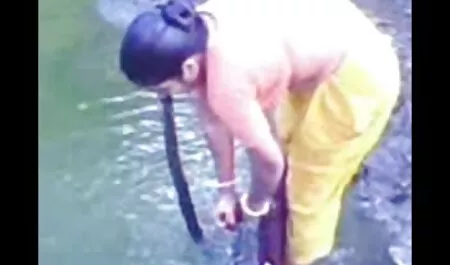 Foda menina encaracolado com corte video penetração dupla de cabelo íntimo.