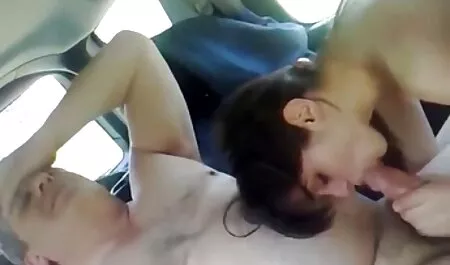 Cum derramado sex anal caseiro na bunda dela fodida.