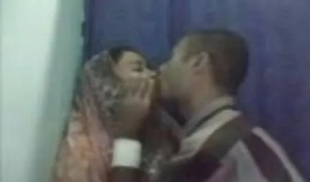 Chad White parafusar videos pornos mulheres dando o cu sua esposa no sofá.