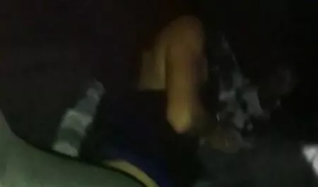 O dono do café faz videos de brasileiras fazendo sexo anal amor com a garota na mesa.