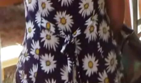 Menina fode e termina video dando cu no púbis.