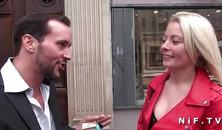 Um homem negro fode uma mulher video curto sexo anal branca no carro.