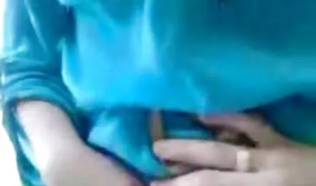 Menina masturbação com sexo ana video um brinquedo.