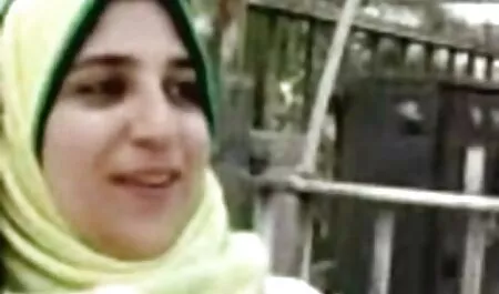 Madura no chuveiro se masturbando. videos de putaria anal