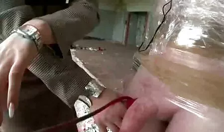 Acabei de fazer um striptease. videos de sexo com tripla penetração