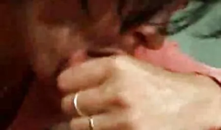 Jasmine leva o pau em sua boca e video porbo anal sugado.