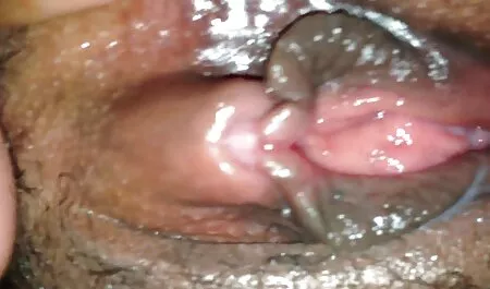 Massagem de mulher atraente. videos de sexo anal 2019