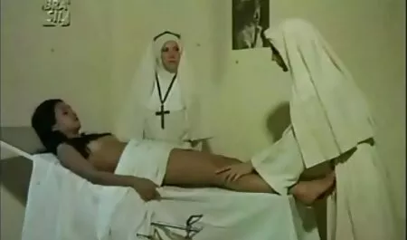 Beleza nua videos de sexo anal hd gratis andando no quintal.