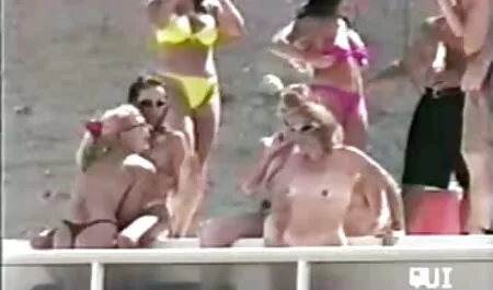 Menina dryuchit video anal curto em um preservativo.