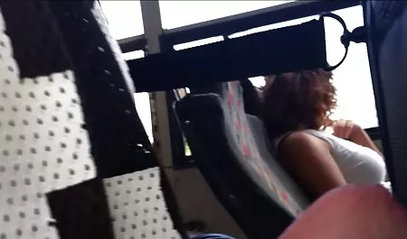 O esperma fluiu no rosto bonito os melhores filmes de sexo anal de um adolescente.