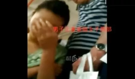 Topless menina video tripla penetração russa.