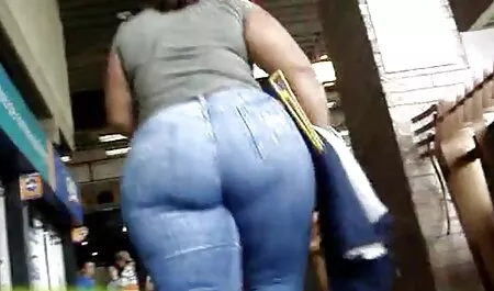 O motorista parafusar a vizinha loira na vagina que está quebrada. quero assistir vídeo de sexo anal