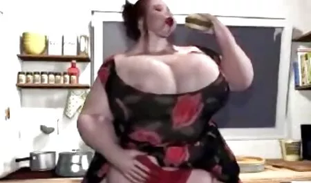 Peituda video estupro anal no sofá vermelho.