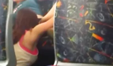 Mulheres magras assistir sexo anal chupar o pênis e saltar sobre ele.