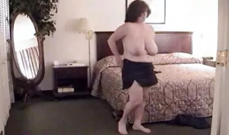 Ela tem cabelo castanho em dois videos de sexo anal com loiras gostosas buracos.