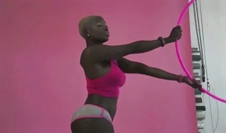 O homem barbudo que fode melhor video anal uma mulher gorda.