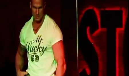 Fodendo na bunda e vagina de uma videos pornos cu mulher negra.