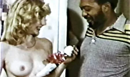 Loira videos de sexo primeiro anal fode entre as mamas.