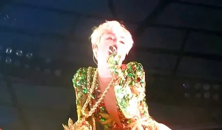 Ponto mascote muscular no corredor. porno hup anal