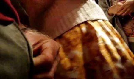 As videos sexo anal amadores feministas tomam um vibrador e um vibrador na cama.