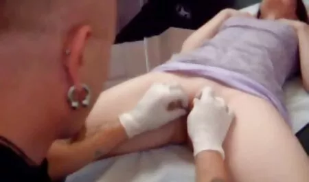 Um fã de foder com um sexo anal video hd blogueiro na Bunda.