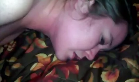 Lésbicas foda kid bengala anal videos strapon na cama.