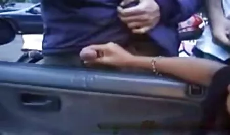 Milf é fodida por dois caras. videos amadores de sexo anal