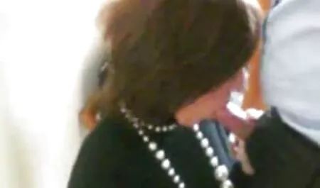 Maduro estrelas videos de sexo anal com anã parafuso - se com um vibrador.