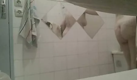 Ele fode uma mulher video primeira vez anal com vibradores e membros na Bunda.