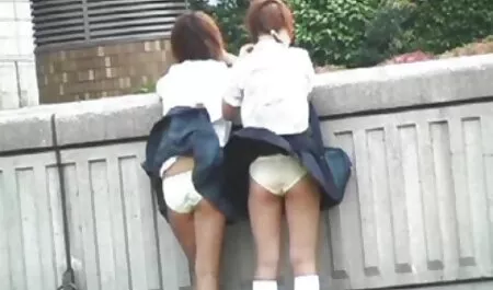 Menina na máscara dá-lhe um kid bengala anal videos boquete.