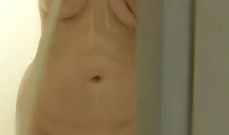 O secretário fode videos de sexo explicito anal com o chefe antes do Ano Novo.