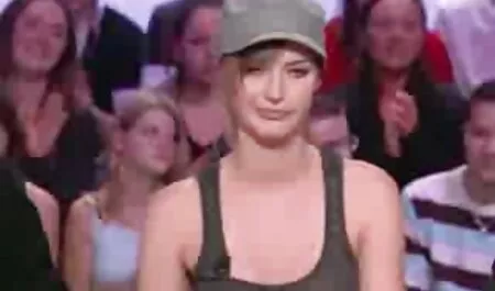 Fodendo um homem sentado seu pênis. xvídeos só anal