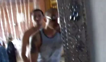 Uma mulher taxista não contra o video anal bizarro sexo com os clientes.