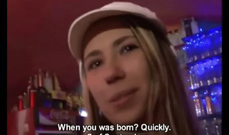 Fodendo os dildo grande anal jovens.