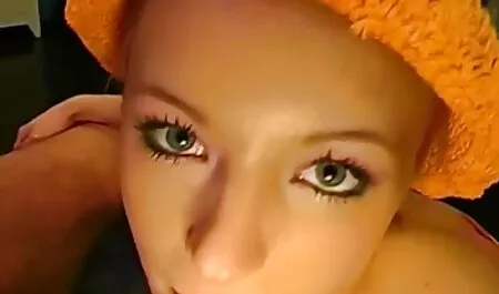 Tranças menina com tranças a duração do trabalho pela boca. vídeo anal caseiro