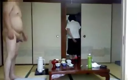 Russo morena chupando filmes de sexo anal gratuito dois paus.