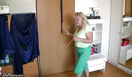 Alana video porno cu Cruz tomar um pau em sua boca e engolir.