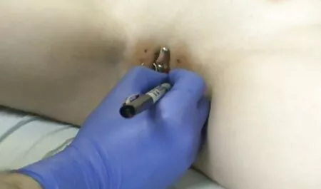 Motorista de táxi fode morena com Peitos grandes. video sexo dupla penetração