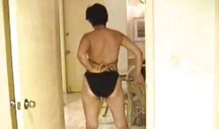 Este filho da puta é um membro penetrando na vagina Loira. vídeos sex anal