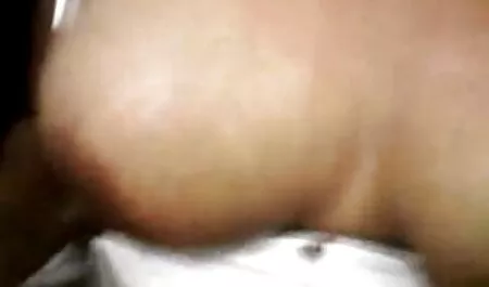 Os membros se elevam mais fortes quando sexo anal tailandesa tocados pelos pés de uma menina.