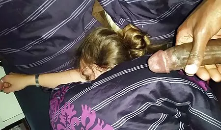 Casal com uma morena sexy forte videos adultos anal no ânus.