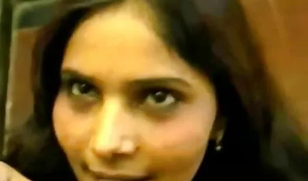 O velho tem cabelo curto na vídeo de pornô de anal fenda rosa.