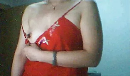 A menina vídeos pornô sexo anal provocou o parceiro e chupar.