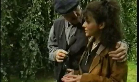 Dedos acastanhados videos de putaria anal acastanhados através do buraco sedento.