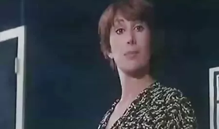 Um amante de sorvete estragar e alimentar cum. vídeo de pornô de anal