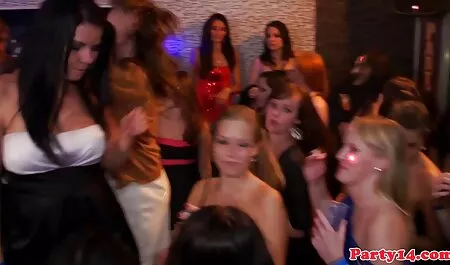 Uma velha lésbica ensina o vidio sexo anau básico de cunni.