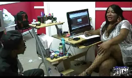 A secretária deixa o chefe entre o peito e a video anal japonesa vagina.