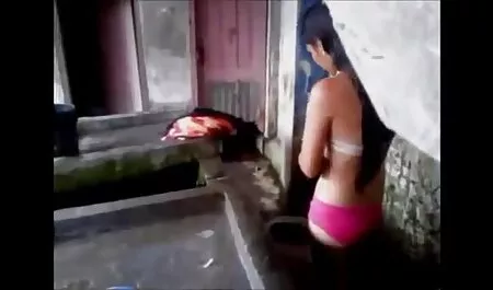 Menina com brinquedos sexuais. videos sexo anal caseiro