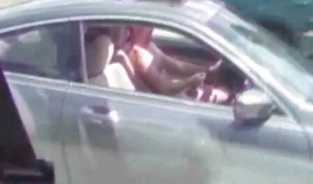 Um membro do burro enche videos do primeiro sexo anal o ânus.